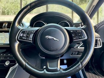 Jaguar XE R-SPORT