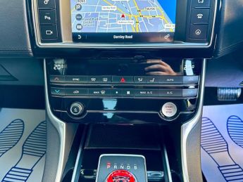 Jaguar XE R-SPORT