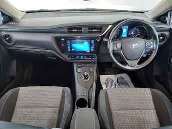 Toyota Auris 1.8 VVT-h Design CVT Euro 6 (s/s) 5dr