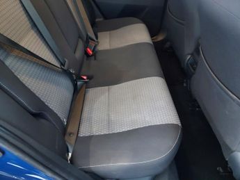 Toyota Auris 1.8 VVT-h Design CVT Euro 6 (s/s) 5dr
