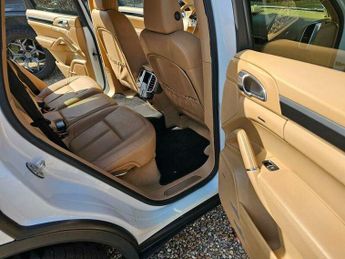 Porsche Cayenne 3.0h V6 S TiptronicS 4WD Euro 5 (s/s) 5dr