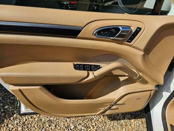 Porsche Cayenne 3.0h V6 S TiptronicS 4WD Euro 5 (s/s) 5dr