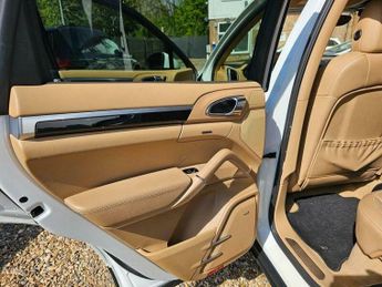 Porsche Cayenne 3.0h V6 S TiptronicS 4WD Euro 5 (s/s) 5dr