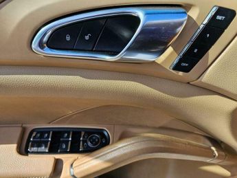 Porsche Cayenne 3.0h V6 S TiptronicS 4WD Euro 5 (s/s) 5dr