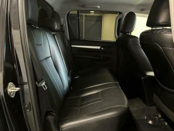 Toyota Hilux 2.4 D-4D Invincible X Auto 4WD Euro 6 4dr (TSS, 3.5t)
