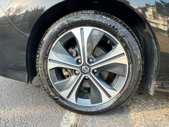 Nissan Leaf 40kWh Tekna Hatchback 5dr Electric Auto (150 ps)