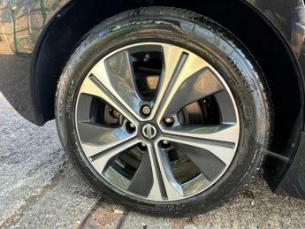 Nissan Leaf 40kWh Tekna Hatchback 5dr Electric Auto (150 ps)