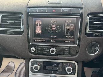 Volkswagen Touareg 3.0 TDI V6 BlueMotion Tech R-Line SUV 5dr Diesel Tiptronic 4WD E