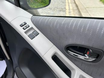 Toyota Yaris VVT-I TR