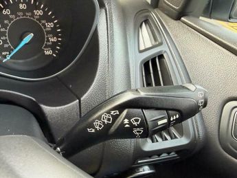 Ford Focus 1.0T EcoBoost Zetec Auto Euro 6 (s/s) 5dr