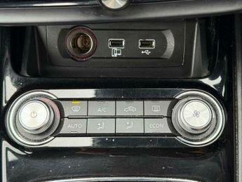 MG MG5 61.1kWh Exclusive Long Range Estate 5dr Electric Auto (156 ps)