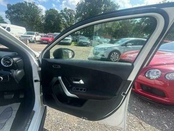 Mercedes-Benz A Class 2.0 A200d AMG Line (Premium) 8G-DCT Euro 6 (s/s) 5dr