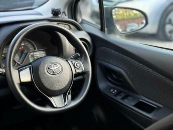Toyota Yaris 1.3 VVT-i Icon CVT Euro 6 5dr
