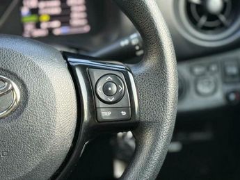 Toyota Yaris 1.3 VVT-i Icon CVT Euro 6 5dr