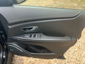 Renault Scenic 1.6 dCi Signature Nav MPV 5dr Diesel EDC Euro 6 (s/s) (160 ps)