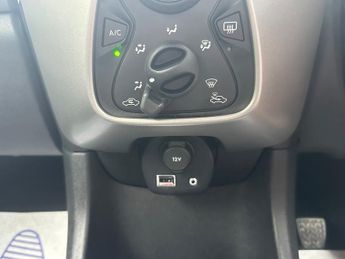 Toyota AYGO 1.0 VVT-i x-play Hatchback 5dr Petrol Manual Euro 5 Euro 5 (68 p