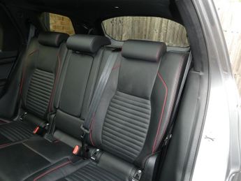 Land Rover Discovery Sport R-DYNAMIC S