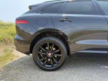 Jaguar F-Pace 2.0 D180 Chequered Flag SUV 5dr Diesel Auto AWD Euro 6 (s/s) (18
