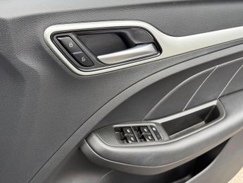 MG ZS 44.5kWh Exclusive Auto 5dr 140BHP