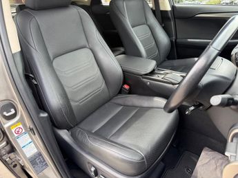 Lexus NX 300H LUXURY