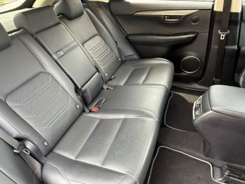Lexus NX 300H LUXURY