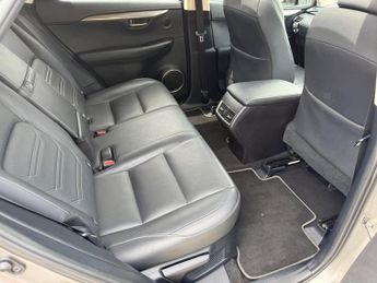 Lexus NX 300H LUXURY