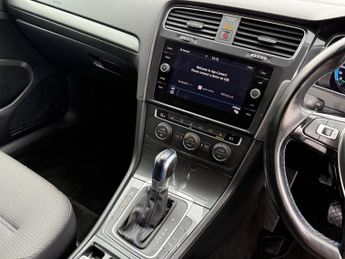 Volkswagen Golf 35.8kWh e-Golf Auto 5dr 134BHP