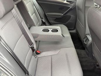 Volkswagen Golf 35.8kWh e-Golf Auto 5dr 134BHP