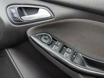 Ford Focus 1.0T EcoBoost Titanium Euro 6 (s/s) 5dr