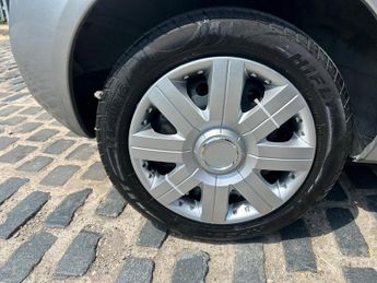 Nissan Micra SE