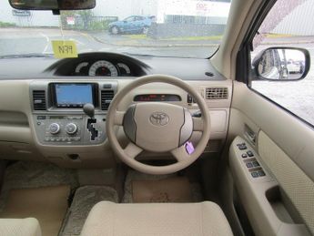 Toyota  raum