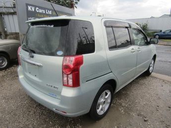 Toyota  raum