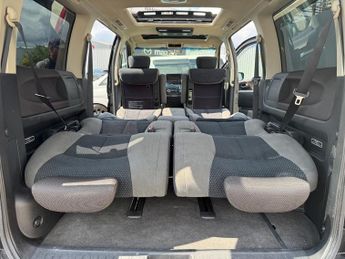 Nissan Elgrand 2.5