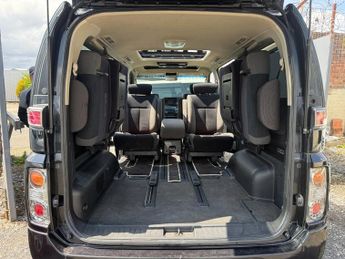 Nissan Elgrand 2.5