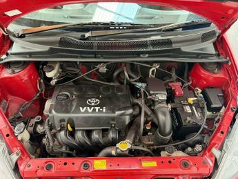 Toyota Yaris 1.3 VVT-i 16v CDX 5dr