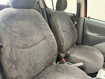 Toyota Yaris 1.3 VVT-i 16v CDX 5dr