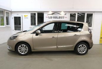 Renault Scenic DYNAMIQUE TOMTOM DCI EDC 115