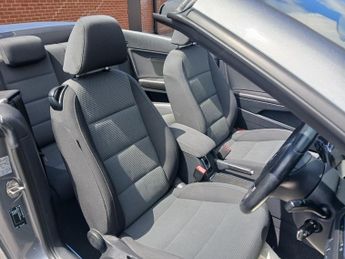 Volkswagen Golf 2.0 TDI BlueMotion Tech SE Cabriolet DSG Euro 5 (s/s) 2dr