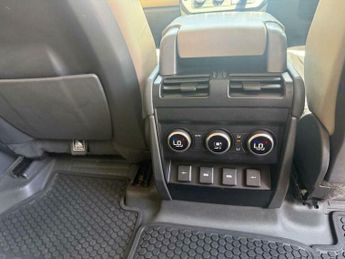 Land Rover Defender 2.0 SD4 SE Auto 4WD Euro 6 (s/s) 5dr