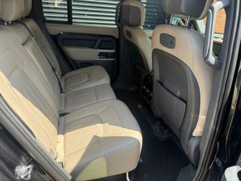 Land Rover Defender 2.0 SD4 SE Auto 4WD Euro 6 (s/s) 5dr