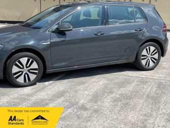 Volkswagen Golf 35.8kWh e-Golf Hatchback 5dr Electric Auto (136 ps)