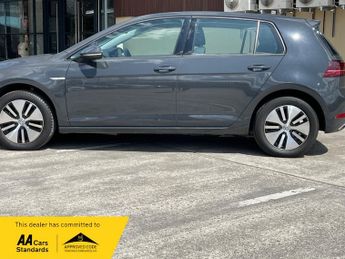 Volkswagen Golf 35.8kWh e-Golf Hatchback 5dr Electric Auto (136 ps)