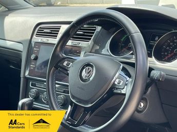 Volkswagen Golf 35.8kWh e-Golf Hatchback 5dr Electric Auto (136 ps)