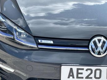 Volkswagen Golf 35.8kWh e-Golf Hatchback 5dr Electric Auto (136 ps)