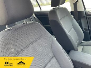 Volkswagen Golf 35.8kWh e-Golf Hatchback 5dr Electric Auto (136 ps)