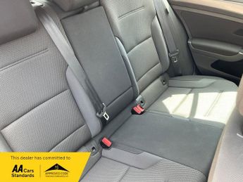 Volkswagen Golf 35.8kWh e-Golf Hatchback 5dr Electric Auto (136 ps)