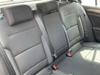 Volkswagen Golf 35.8kWh e-Golf Hatchback 5dr Electric Auto (136 ps)
