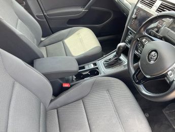 Volkswagen Golf 35.8kWh e-Golf Hatchback 5dr Electric Auto (136 ps)