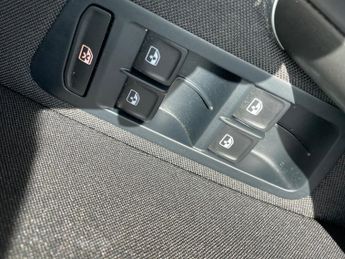 Volkswagen Golf 35.8kWh e-Golf Hatchback 5dr Electric Auto (136 ps)