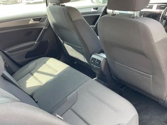 Volkswagen Golf 35.8kWh e-Golf Hatchback 5dr Electric Auto (136 ps)